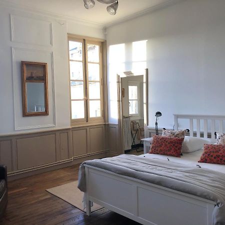 Beautifully Renovated Rooms On Place New York アングレーム エクステリア 写真