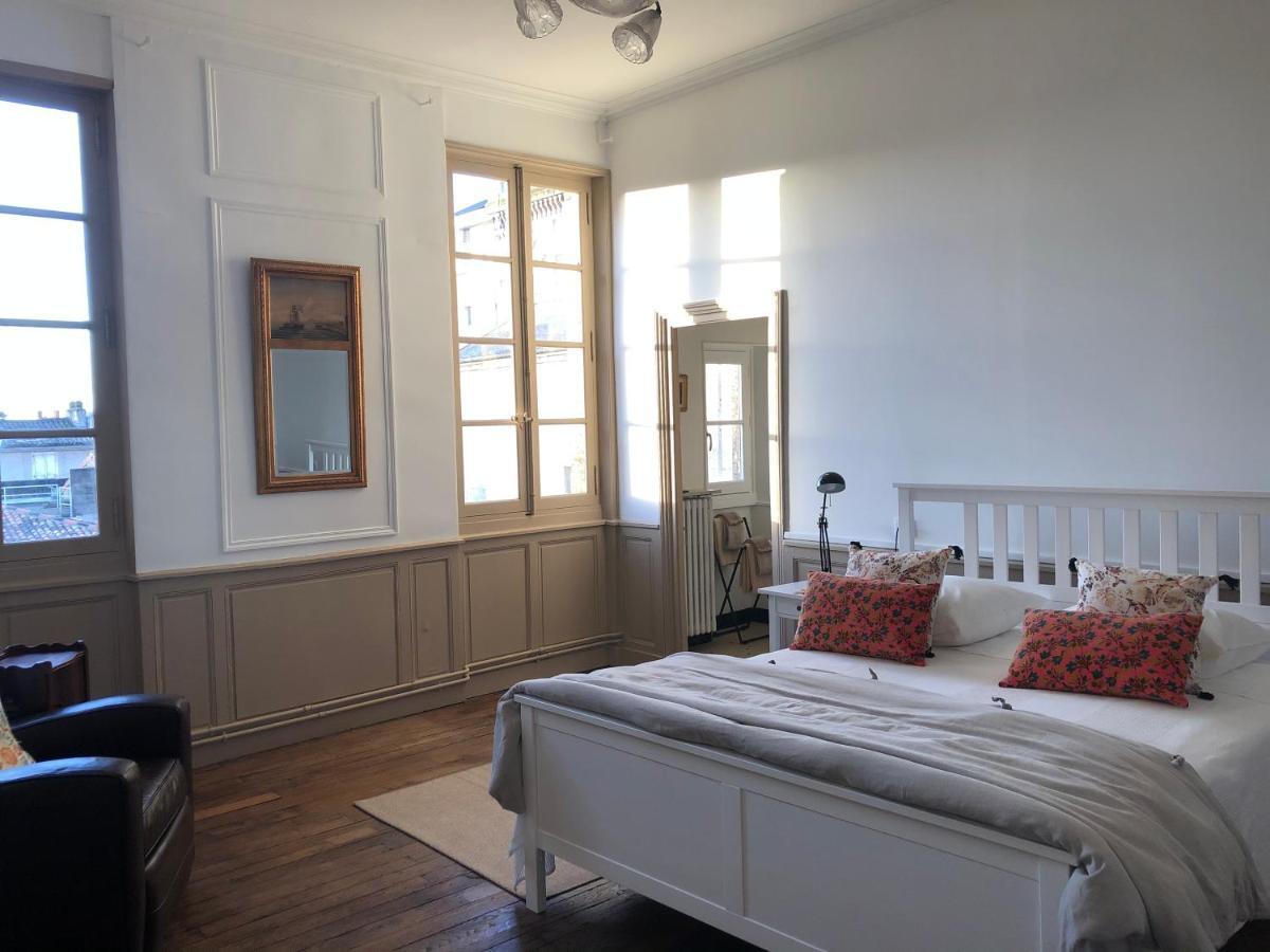 Beautifully Renovated Rooms On Place New York アングレーム エクステリア 写真
